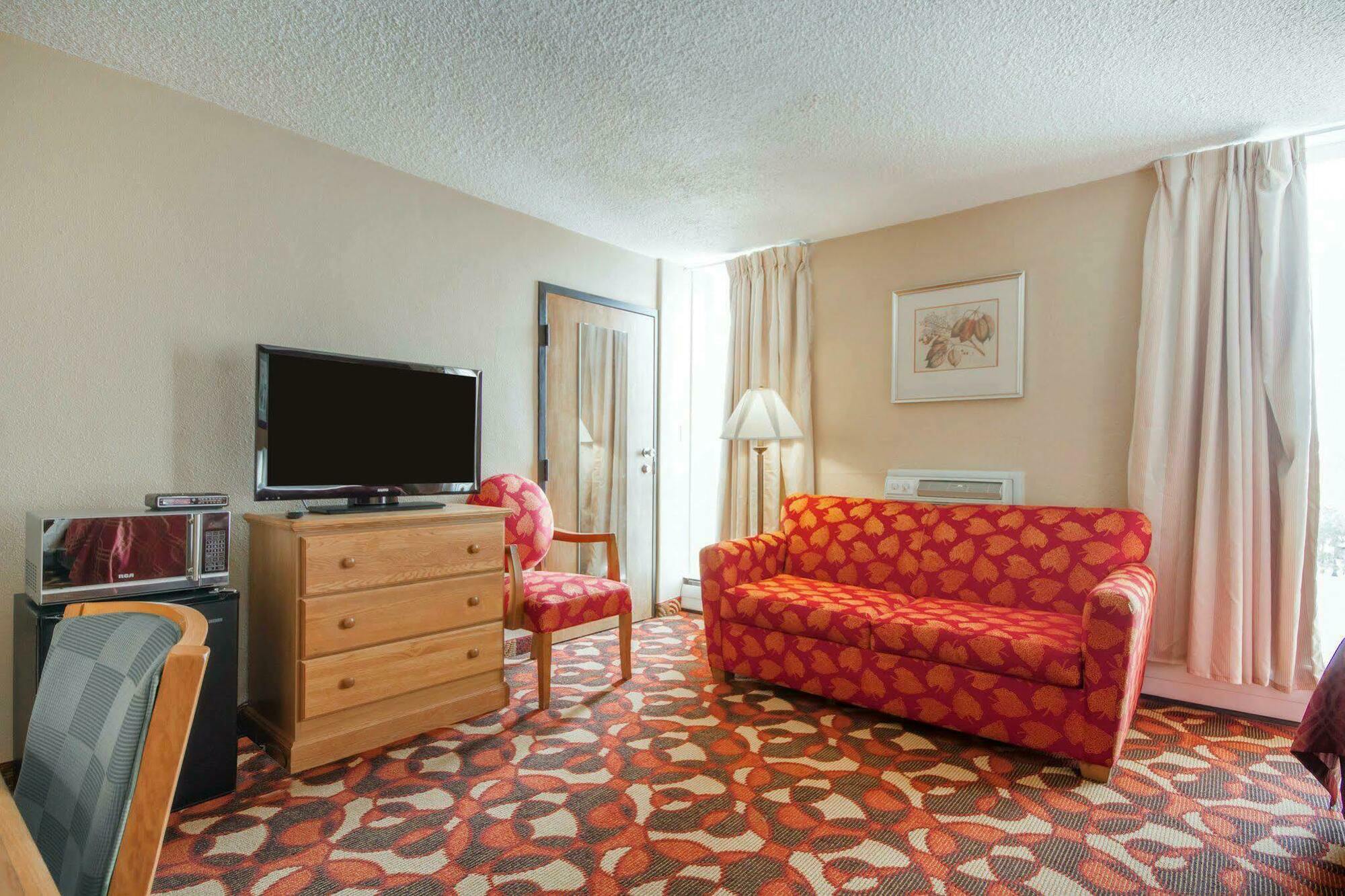 Wingate By Wyndham Sheboygan Hotel Buitenkant foto